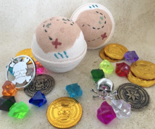 Load image into Gallery viewer, Pirate Treasure Bath Bomb- 3 TOYS INSIDE!