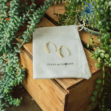 Load image into Gallery viewer, Steel &amp; Clover Earrings
